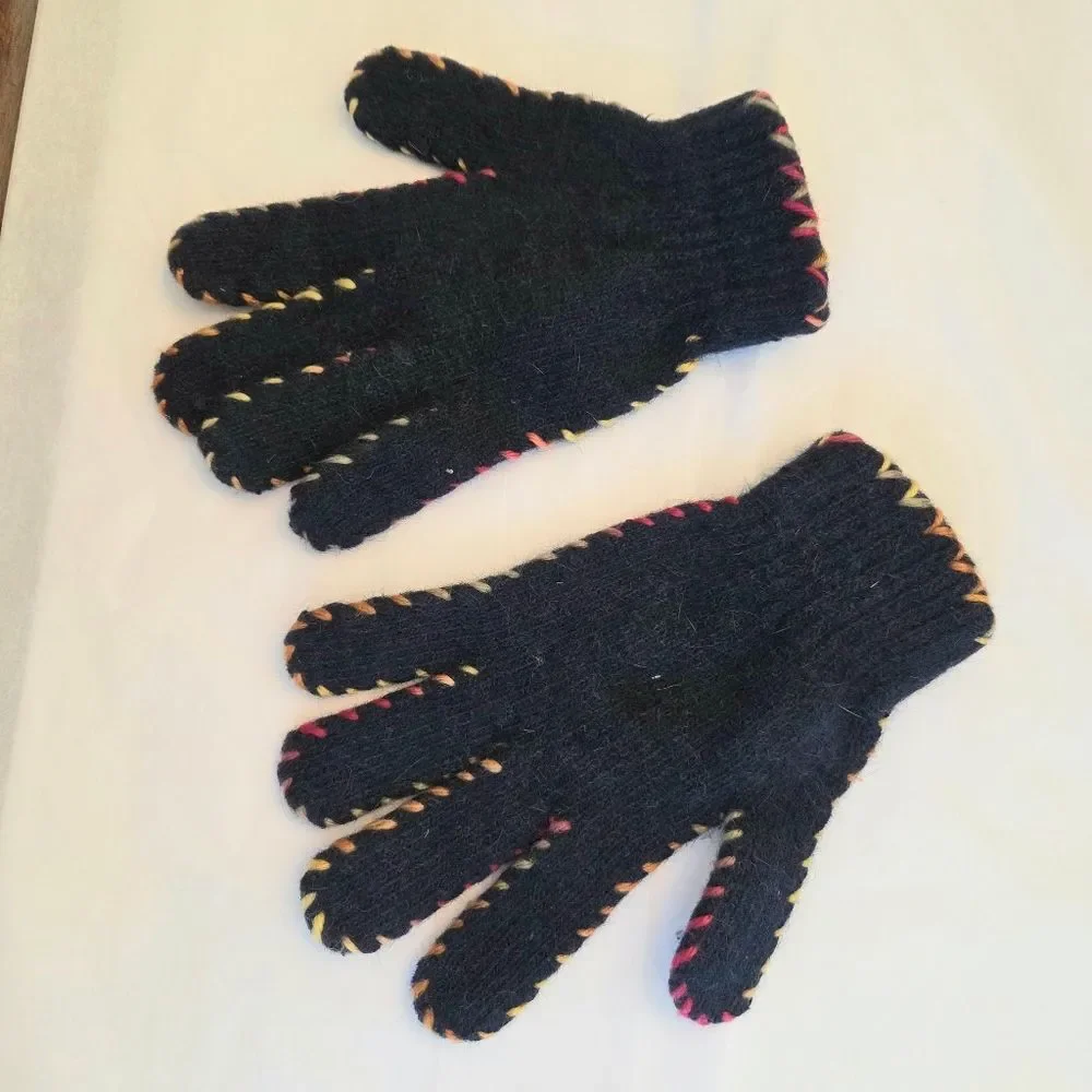 Wool Knit Floral Embroidered Gloves NWOT